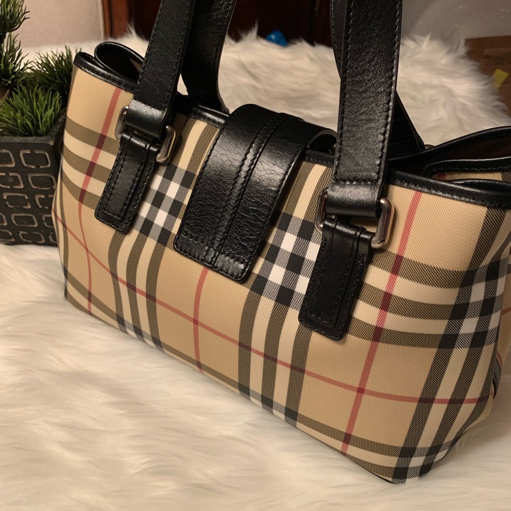 Burberry - Picture 5 of 16